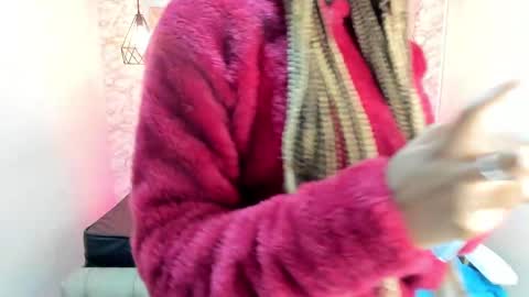 Snapshot of queen_perla_ chatting on February 21, 12:06 pm online show from February 21, 12:06 pm
