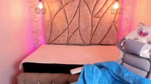 Snapshot of queen_perla_ chatting on February 26, 12:05 pm online show from February 26, 12:05 pm