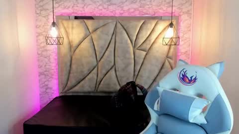 Snapshot of queen_perla_ chatting on February 13, 12:00 pm online show from February 13, 12:00 pm
