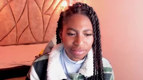 Snapshot of queen_perla_ chatting on March 12, 7:58 pm online show from March 12, 7:58 pm