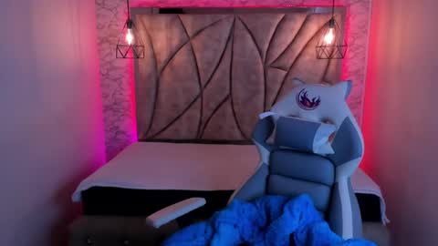 Snapshot of queen_perla_ chatting on February 19, 12:00 pm online show from February 19, 12:00 pm