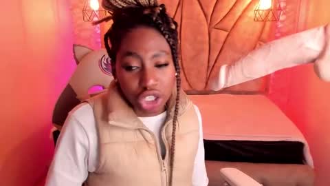 Snapshot of queen_perla_ chatting on February 2, 8:56 am online show from February 2, 8:56 am