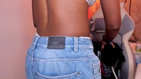 Snapshot of queen_perla_ chatting on February 7, 11:45 pm online show from February 7, 11:45 pm