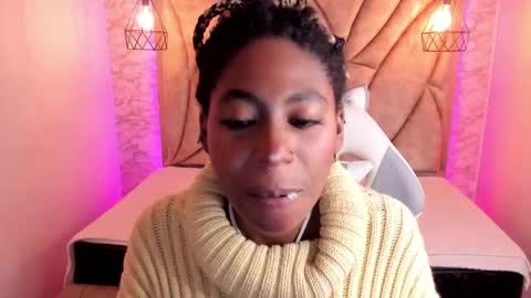 Snapshot of queen_perla_ chatting on February 23, 3:02 am online show from February 23, 3:02 am