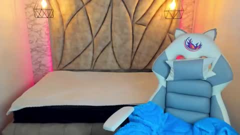 Snapshot of queen_perla_ chatting on March 5, 12:11 pm online show from March 5, 12:11 pm