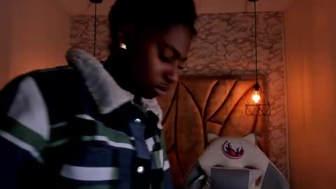 Snapshot of queen_perla_ chatting on February 6, 11:53 am online show from February 6, 11:53 am