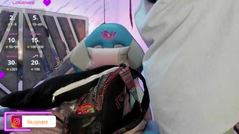 Snapshot of queen_perla_ chatting on September 16, 11:23 am online show from September 16, 11:23 am