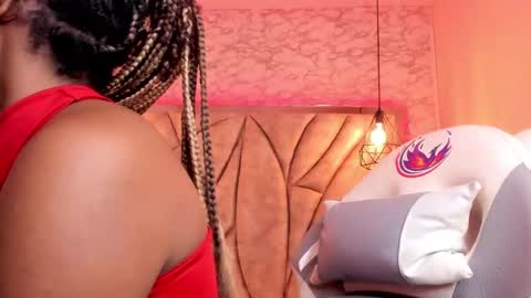 Snapshot of queen_perla_ chatting on February 14, 6:29 pm online show from February 14, 6:29 pm