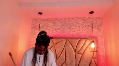 Snapshot of queen_perla_ chatting on February 13, 9:50 pm online show from February 13, 9:50 pm