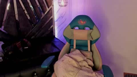 Snapshot of queen_perla_ chatting on September 19, 11:47 am online show from September 19, 11:47 am