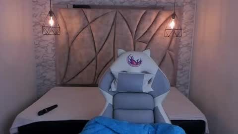 Snapshot of queen_perla_ chatting on February 27, 12:01 pm online show from February 27, 12:01 pm