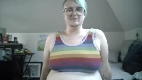 Snapshot of queerlyjaz chatting on September 11, 1:51 am queerlyjaz online show from September 11, 1:51 am