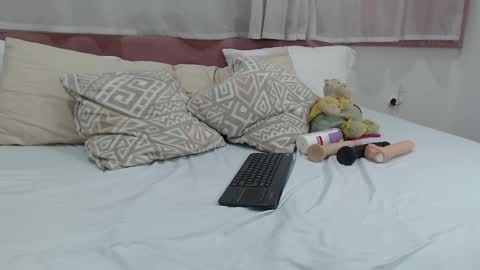 Snapshot of racheel_moore chatting on March 12, 9:24 pm rachel online show from March 12, 9:24 pm