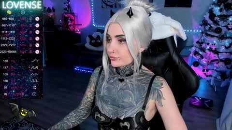 Snapshot of rachelqueen_ chatting on January 7, 5:20 pm Miko Pleasee help me get 100 likes online show from January 7, 5:20 pm