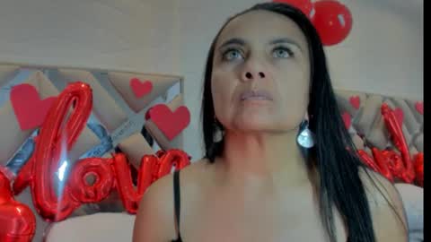 Raquel Moore  online show from February 17, 1:22 pm