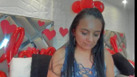 Raquel Moore  online show from February 17, 4:28 pm
