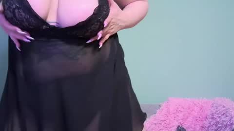 Snapshot of realsweet_goddess chatting on February 28, 12:21 am Realsweet Goddess online show from February 28, 12:21 am