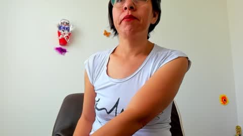 Snapshot of rebbeca09 chatting on January 1, 2:09 pm Rebbeca online show from January 1, 2:09 pm