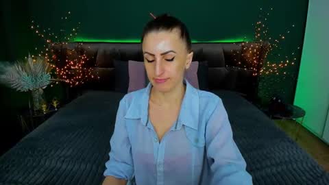 rebecca_diamonds online show from February 19, 10:45 am
