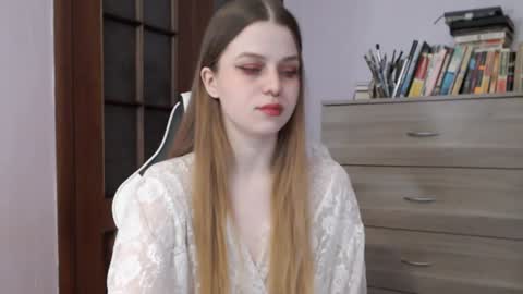 Lily online show from December 14, 2:44 am