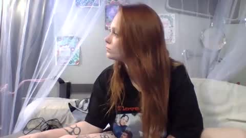 Snapshot of redheadslutwife8803 chatting on September 10, 7:42 am Lenae Redd online show from September 10, 7:42 am