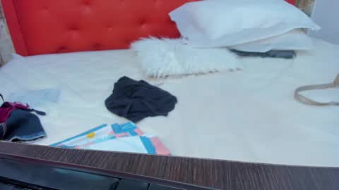 reina_loren online show from December 23, 6:15 pm