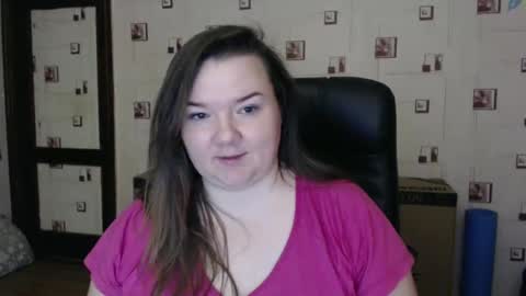 renataoia online show from December 7, 4:31 pm