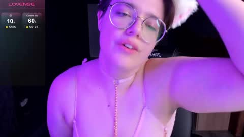 Snapshot of renee_turner chatting on January 31, 2:28 pm renee_turner online show from January 31, 2:28 pm