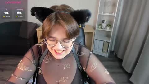 Snapshot of renee_turner chatting on March 4, 8:24 am renee_turner online show from March 4, 8:24 am