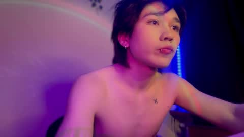 rennuts online show from December 6, 9:07 pm