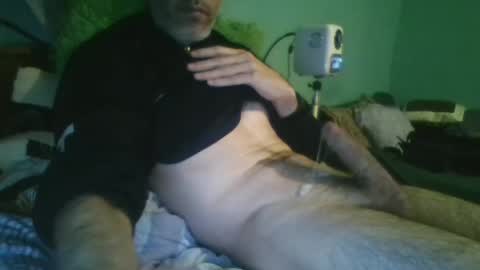 Snapshot of reyes_albert2006 chatting on January 25, 7:39 pm reyes_albert2006 online show from January 25, 7:39 pm