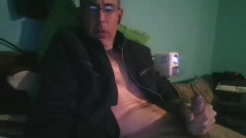 Snapshot of reyes_albert2006 chatting on February 3, 10:25 am reyes_albert2006 online show from February 3, 10:25 am