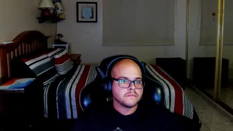 Snapshot of rickyj1012 chatting on December 4, 2:25 am Ricky online show from December 4, 2:25 am