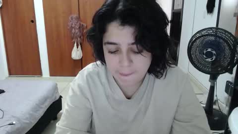 Snapshot of rivadeneira222 chatting on September 17, 9:18 pm PeachSalinger online show from September 17, 9:18 pm