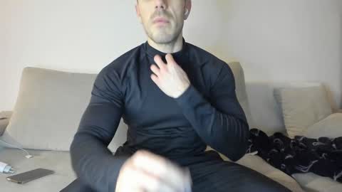 Snapshot of roberto4ever chatting on February 5, 5:53 pm roberto4ever online show from February 5, 5:53 pm