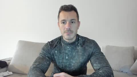 Snapshot of roberto4ever chatting on February 6, 1:54 pm roberto4ever online show from February 6, 1:54 pm