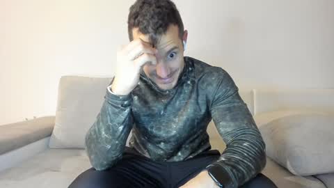 Snapshot of roberto4ever chatting on January 17, 3:53 pm roberto4ever online show from January 17, 3:53 pm