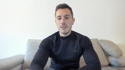 Snapshot of roberto4ever chatting on February 4, 1:48 pm roberto4ever online show from February 4, 1:48 pm
