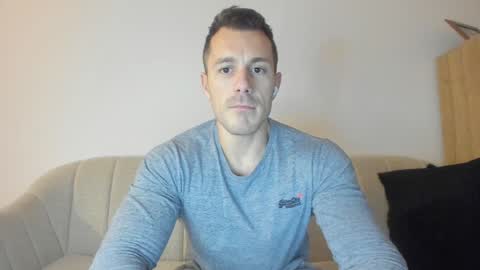 Snapshot of roberto4ever chatting on December 5, 5:12 pm roberto4ever online show from December 5, 5:12 pm