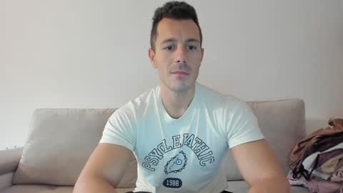 Snapshot of roberto4ever chatting on January 24, 6:46 am roberto4ever online show from January 24, 6:46 am