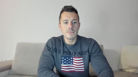 Snapshot of roberto4ever chatting on January 19, 2:38 pm roberto4ever online show from January 19, 2:38 pm