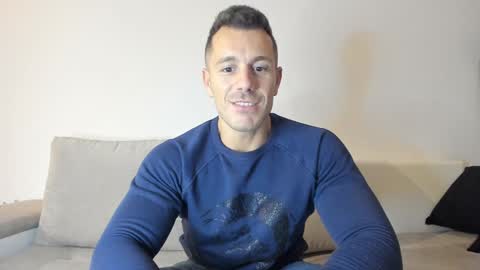 Snapshot of roberto4ever chatting on January 10, 5:13 pm roberto4ever online show from January 10, 5:13 pm