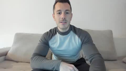 Snapshot of roberto4ever chatting on March 12, 10:16 am roberto4ever online show from March 12, 10:16 am