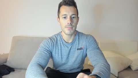Snapshot of roberto4ever chatting on January 26, 6:48 pm roberto4ever online show from January 26, 6:48 pm