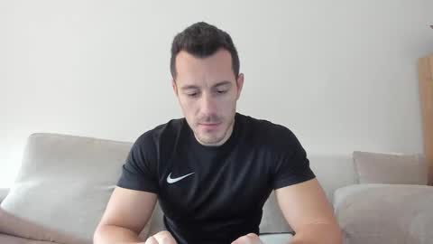 Snapshot of roberto4ever chatting on March 3, 6:48 am roberto4ever online show from March 3, 6:48 am