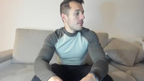Snapshot of roberto4ever chatting on February 12, 4:11 pm roberto4ever online show from February 12, 4:11 pm