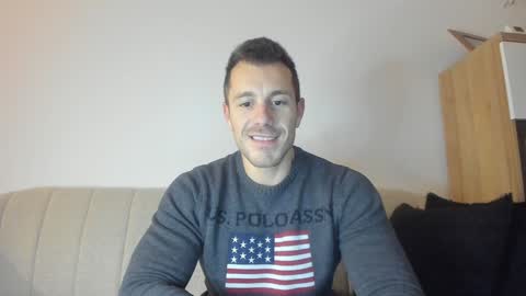 Snapshot of roberto4ever chatting on December 9, 3:54 pm roberto4ever online show from December 9, 3:54 pm