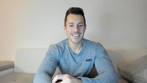 Snapshot of roberto4ever chatting on January 27, 3:50 pm roberto4ever online show from January 27, 3:50 pm