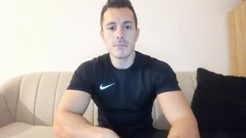 Snapshot of roberto4ever chatting on December 11, 6:47 am roberto4ever online show from December 11, 6:47 am