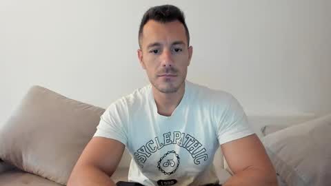 Snapshot of roberto4ever chatting on September 15, 5:09 am roberto4ever online show from September 15, 5:09 am